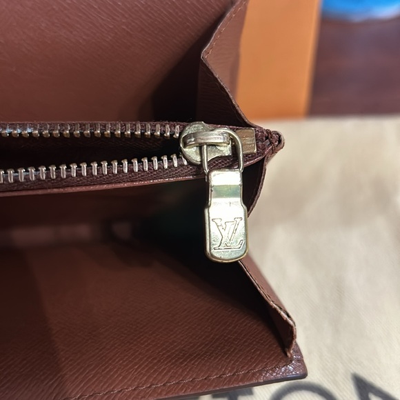 100% Authentic Louis Vuitton Monogram Sarah Long Wallet - Picture 11 of 15